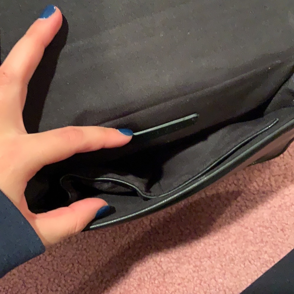 F21 Crossbody Bag - Picture 6 of 7